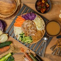 위대한 집쿡 연구소 맛있는 국내산 부산냉채족발 300g 야식,캠핑,밀키트