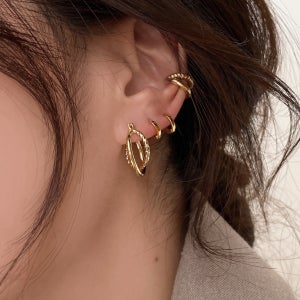 [베네노제작/무배] 볼륨 우주선 두줄 웨이브 포인트귀걸이