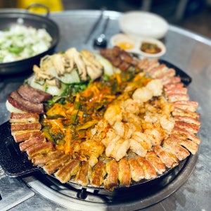 왕십리 제일곱창 한우 소곱창 초벌 3인분 / 곱창+대창+염통+전골