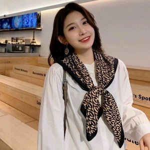 까레90 정사각 실크 스카프 (시그니처 C) 2 colors