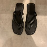 코스 LEATHER FLIP FLOPS