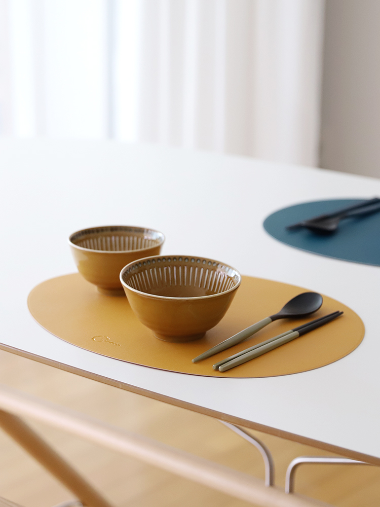 오반자이 북유럽감성 조약돌 머스타드 가죽 양면 테이블 매트