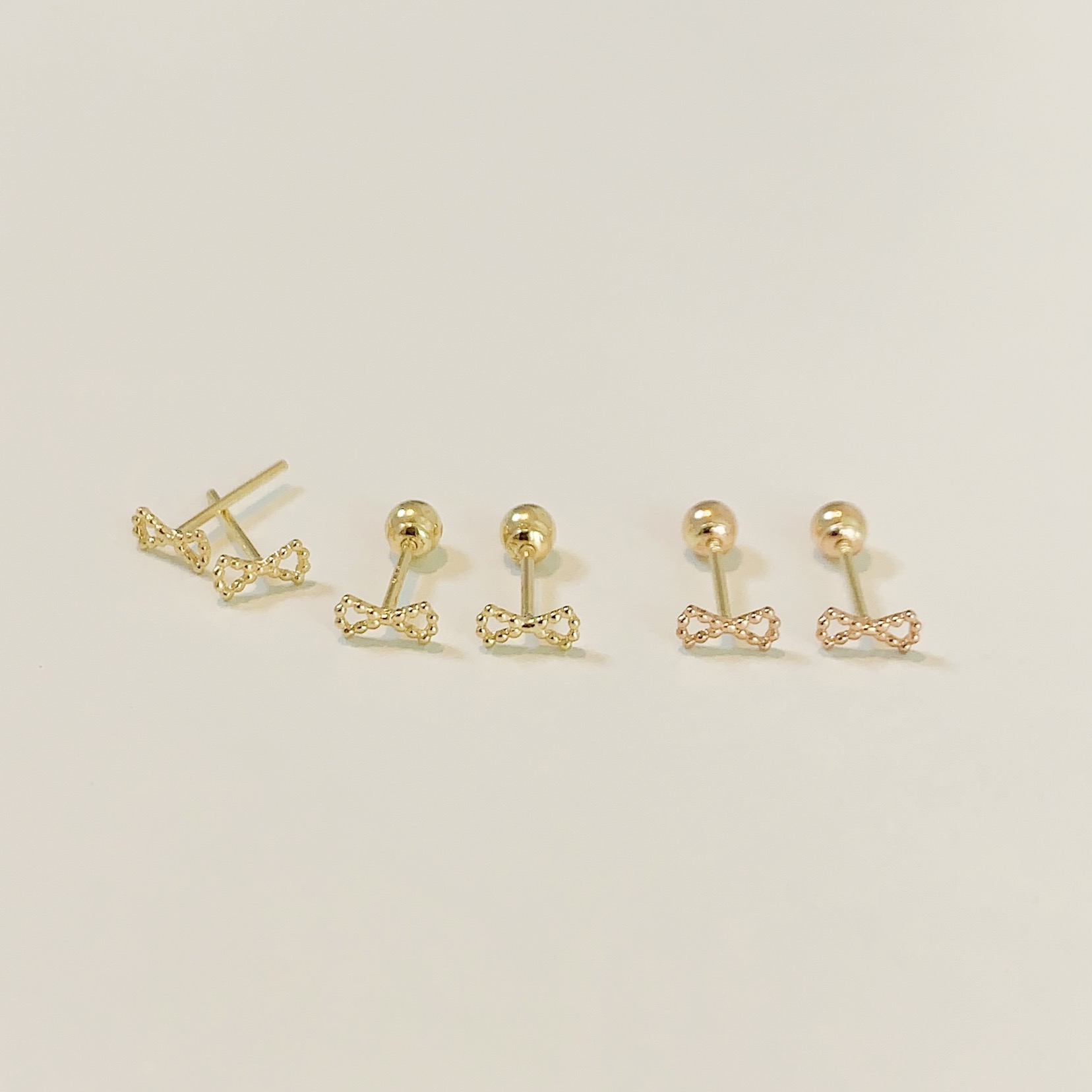 14k 골드 도트 리본 피어싱 귀걸이