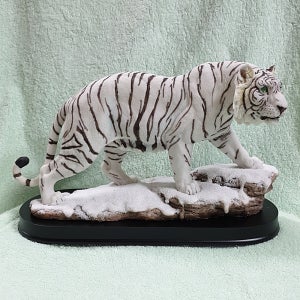 설원 백호랑이 장식품 인테리어소품 용맹 권력 권위 풍수소품 개인소장용 선물