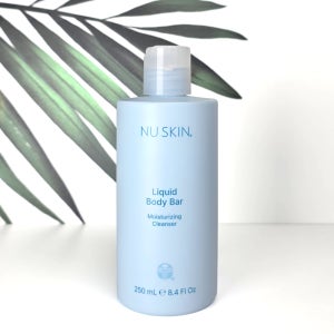 뉴스킨 리퀴드 바디 바 모이스처라이징 클렌저 250ml