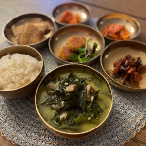 한우 소고기 미역국 200g 2-3인분 반조리 밀키트 국 간편식