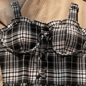 바디프로필 운동 댄스팀 체크 크롭티 슬림핏 여성 민소매 나시 여름 흑백 레이스 프릴 배꼽 티셔츠