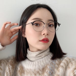 클래식 알작은 여자 남자 안경태 하금테 반뿔테 빛번짐 얼굴형에맞는안경 노안안경