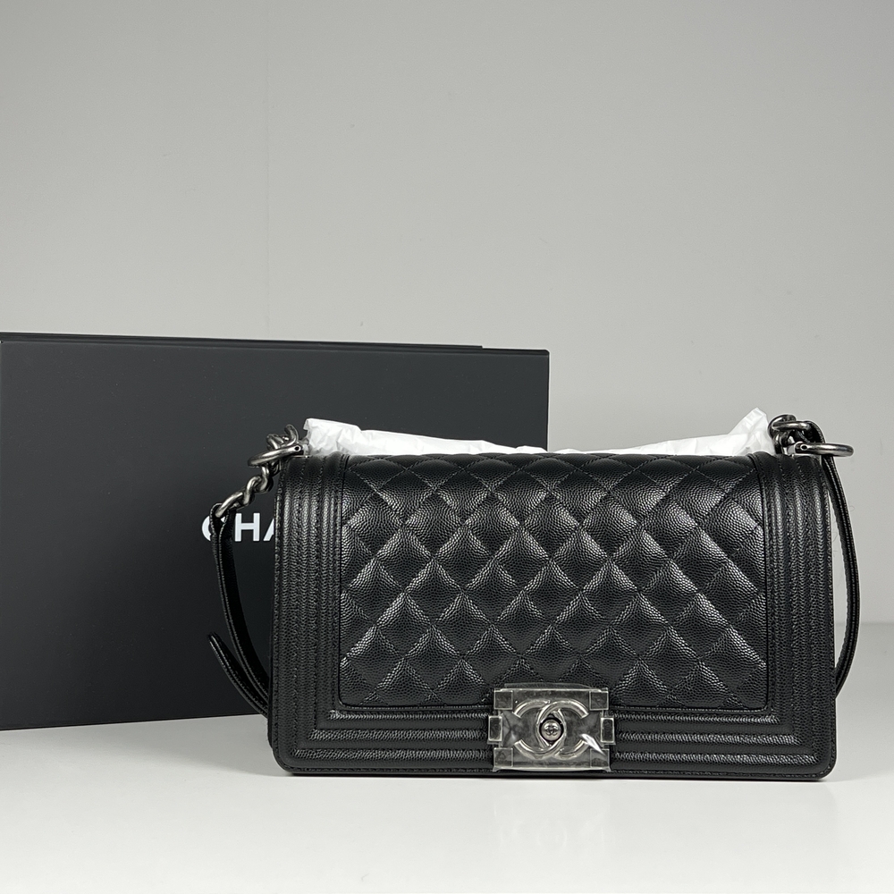 CHANEL 샤넬 보이백 미듐 캐비어 블랙 A67086