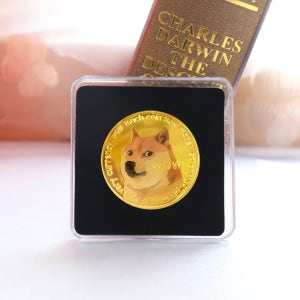 도지코인 가상화폐 모형 (골드)