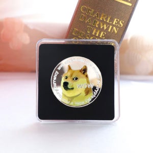 도지코인 가상화폐 모형 (실버)