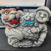 Jeju(제주) 돌하르방과 용의 만남(펜꽂이) 장식인형(12cm x 15cm)