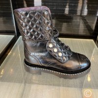 샤넬 퀼팅 진주 버튼 레이스업 부츠 CHANEL QUILTING PEARL BUTTON LACE UP BOOTS