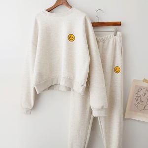 포근 기모안감 스마일 패치 맨투맨 티셔츠+밴딩 조거바지 상하 투피스 겨울 트레이닝복 세트