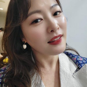 [심진화 협찬] 골드 블랙 써지컬스틸 투하트 큐빅 이어링