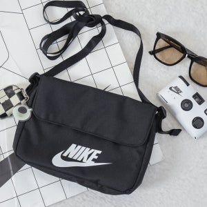 나이키 퓨추라365 크로스바디백 CW9300