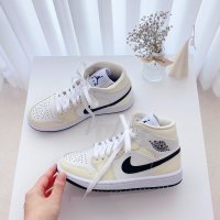 나이키 에어조던 1 미드 코코넛 밀크 Nike Air Jordan 1 Mid women