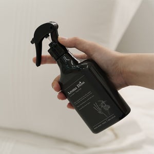 아로마블리스 아로마 페브릭 룸스프레이 250ml 의류·이불·커튼 등 섬유향수 침실 드레스룸 주방 욕실 등에 사용가능. 유칼립투스 · 라벤더 · 레몬 에센셜오일 함유. 허브테라피