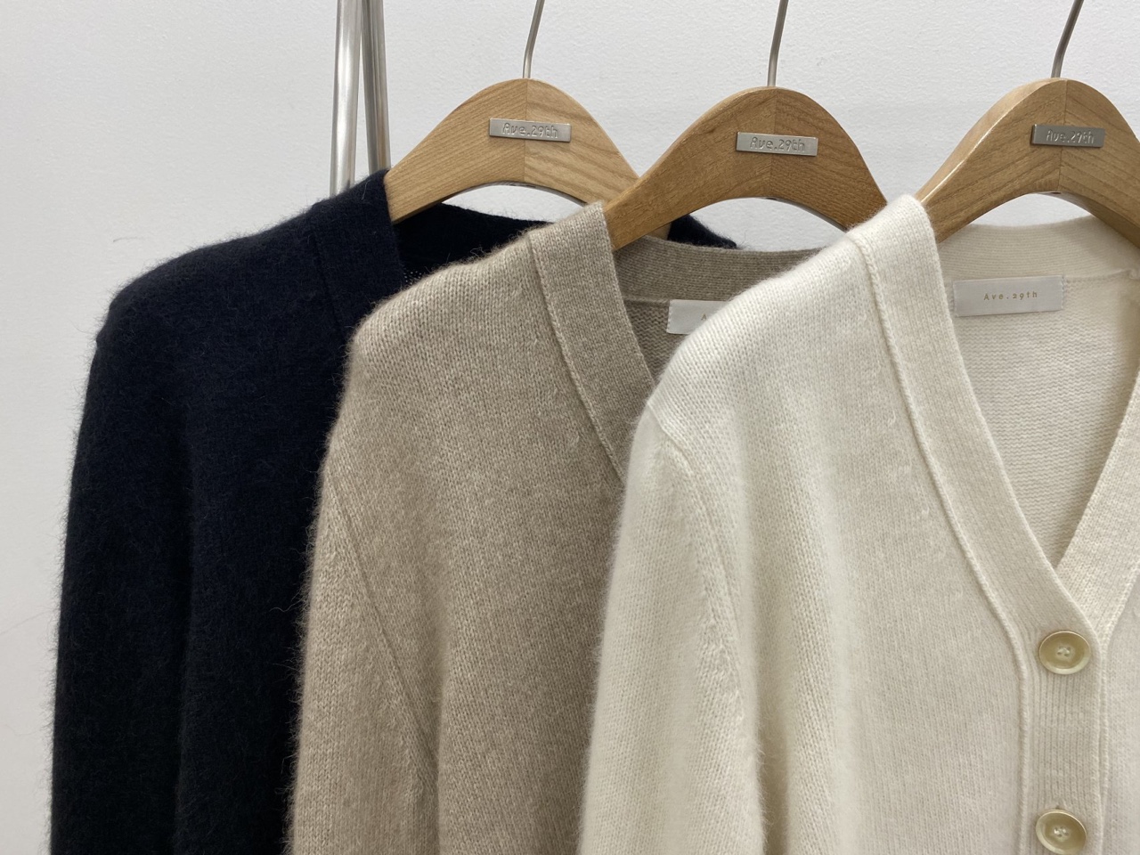 브이넥 라쿤 니트 가디건