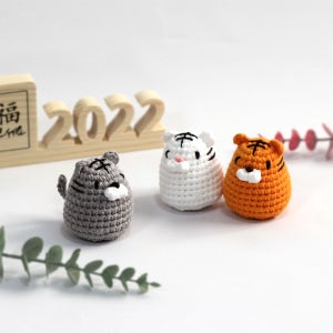 달걀호랑이 키링 - 손뜨개 백호 흑호 인형 - 아기호랑이 열쇠고리