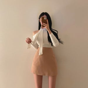 언발란스 오프숄더 트임 스카프 타이 슬림핏 티셔츠