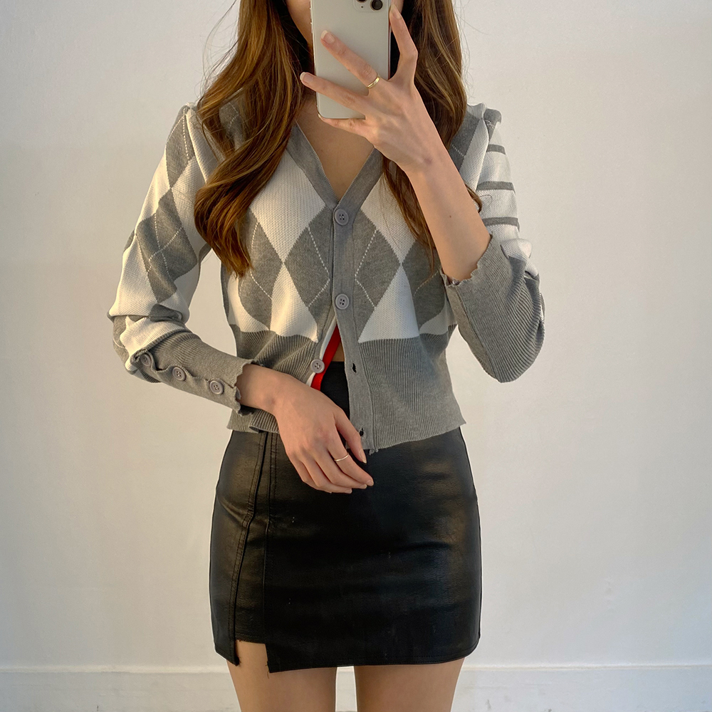 슬림핏 브이넥 아가일 패턴 라인 배색 크롭 가디건(그레이/블랙)