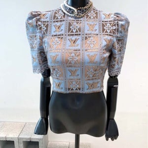 [VIVA] 22S (캡내장) 영문로고 레이스 블라우스