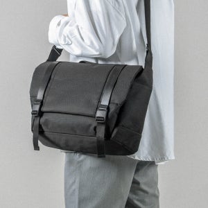 [마테마틱] 덴 N25 크로스백 직장인 학생 대학생 탄탄한 노트북 가방