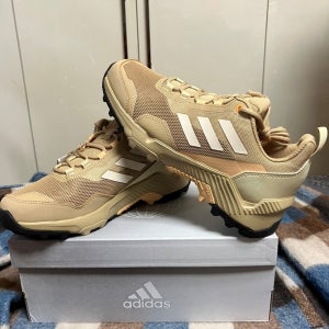 아디다스 여성 남성 트레킹화 착화감 좋은 쿠셔닝 하이킹화 등산화 베이지
