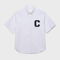컨셉트 컬리지 C 패치 화이트 반팔 옥스포드 셔츠