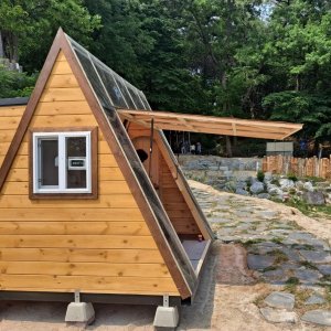A-033 삼각캐빈 오픈형 친환경 로그하우스 방갈로 오두막 카페 글램핑 캠핑장 쉼터 나무집 이동식 농막 소형주택