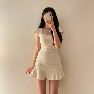 쁘띠 스퀘어넥 러블리 슬림핏 프릴 셔링 골지 반팔 미니 원피스
