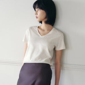 W_브이넥 클래식 & 베이직 핏 반소매 티셔츠 (155gsm) KLJT1003