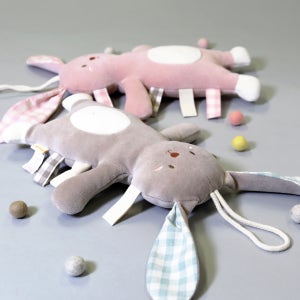 슈톨렌 멜로우 태그 토끼 애착인형 신생아 아기 택인형 촉감자극 출산 선물 (30cm)