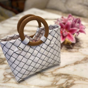 [단독제작] 가벼운 데일리 라탄백 화이트 스몰 우드핸들백 그레이 색상