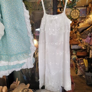 국내제작 자수 끈 아사 프릴 원피스 실내복