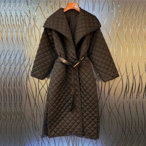 다이아몬드 여성 경량 롱 퀄팅 패딩 고급 수입 명품스타일 금장 벨트 옷 코트