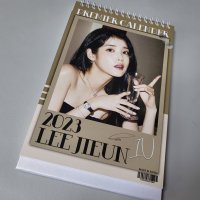 (IU) 아이유 굿즈 2023년 2024년 캘린더 탁상 달력 아이유 IU 이지은 굿즈