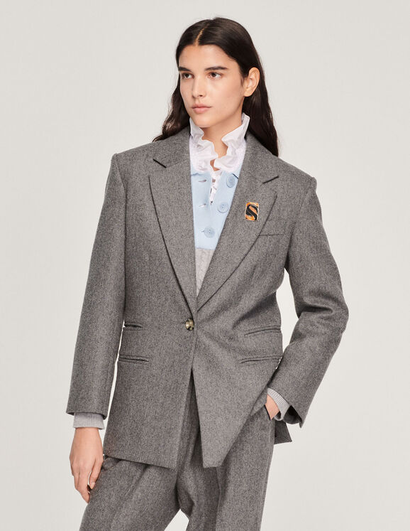SANDRO 산드로 22FW 그레이 울 혼방 브로치 장식 테일러드 자켓