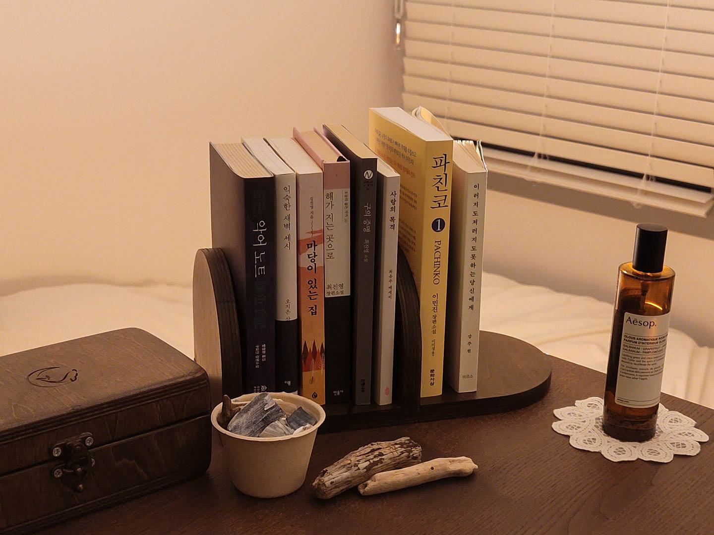 카밍반달북엔드 우드 책꽂이 소품 거치대