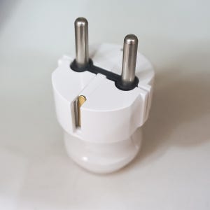 둥근형 꽂음 플러그20개입 (-자형 접지형2극 16A 250V NRGP 2L)