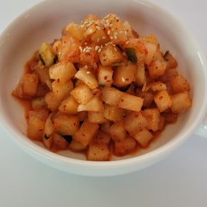 일품김치 국내산 우리아이 깍두기 1kg 중부식