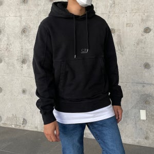 CP컴퍼니 남성 브러쉬드 에머라이즈드 센터로고 후드 티셔츠 ( 블랙 )