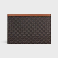 셀린느 남성 트리오페 캔버스 16인치 파우치 클러치백 CELINE LAPTOP SLEEVE TRIOMPHE CANVAS 10K292CZ1.04LU 토미샵