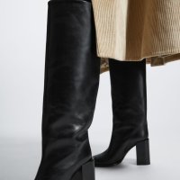 코스 KNEE-HIGH POINTED LEATHER BOOTS