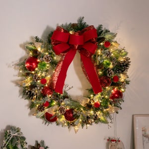 크리스마스 리스 벽장식 LED 트윙클 솔방울 포인트 600mm 벽걸이 소품 현관 문 카페 입구 데코 꾸미기 겨울