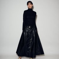 [룬케이브]LUNC ECO-LEATHER FLARE LONG SKIRT