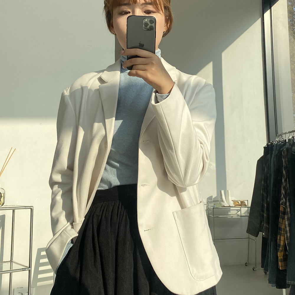 보이핏 겨울 기모 싱글 베이직 크림색 하프길이 모직자켓