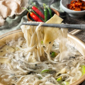 백년밥상 서문시장 칼국수 밀키트 2인분 캠핑음식