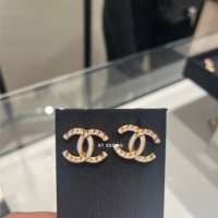 샤넬 화이트 골드 CC 로고 귀걸이 CHANEL LOGO EARRINGS